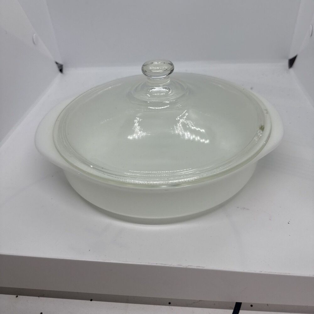 PYREX 8" Round Cake Dish Pan ~ #221 Solid White Opal Milk Glass W/ Lid Vintage
